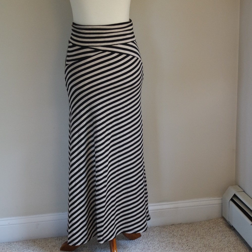 NWOT‎ body con maxi skirt